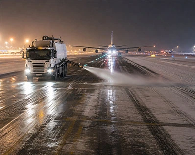 Deicing solid potassium acetate